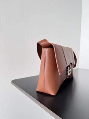 Balenciaga_Downtown_leather_shoulder_bag_BGDC0045_2_766a57a0-f23e-41d0-aba2-90511124ee11.jpg