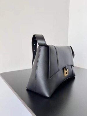 Balenciaga_Downtown_leather_shoulder_bag_BGDC0051_2_24265e76-a1e5-4344-aea0-be8af76e45d9.jpg