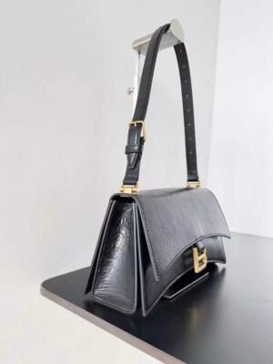 Balenciaga_Downtown_leather_shoulder_bag_BGDC0056_2_b1c6dd69-4cc3-4c43-aa58-73644567c450.jpg