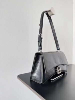 Balenciaga_Downtown_leather_shoulder_bag_BGDC0057_2_73a20183-3458-45e0-8fbe-df6a4bee08ef.jpg