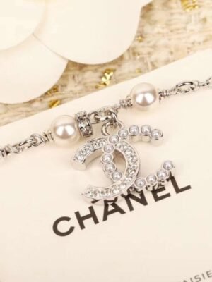 Chanel_Bread_round_Diamond_Necklace_JWLH0107_2_998f9508-70a8-4eeb-8eb5-62db23bd909e.jpg