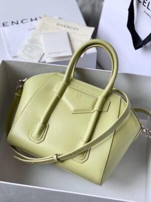 Givenchy-Antigona-Lock-Bag-BGV00152-2.jpg