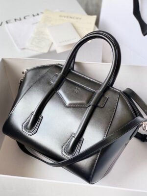 Givenchy-Antigona-Lock-Bag-BGV00153-2.jpg