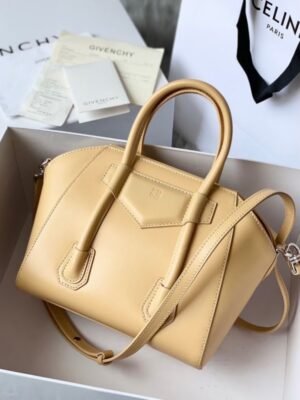 Givenchy-Antigona-Lock-Bag-BGV00157-2.jpg