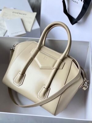 Givenchy-Antigona-Lock-Bag-BGV00159-2.jpg