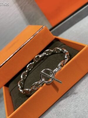 Hermes_Farandole_Pig_Nose_Bracelet_JWLH0027_2_eac53c79-c670-46fa-a9ff-af784f7c40dc.jpg